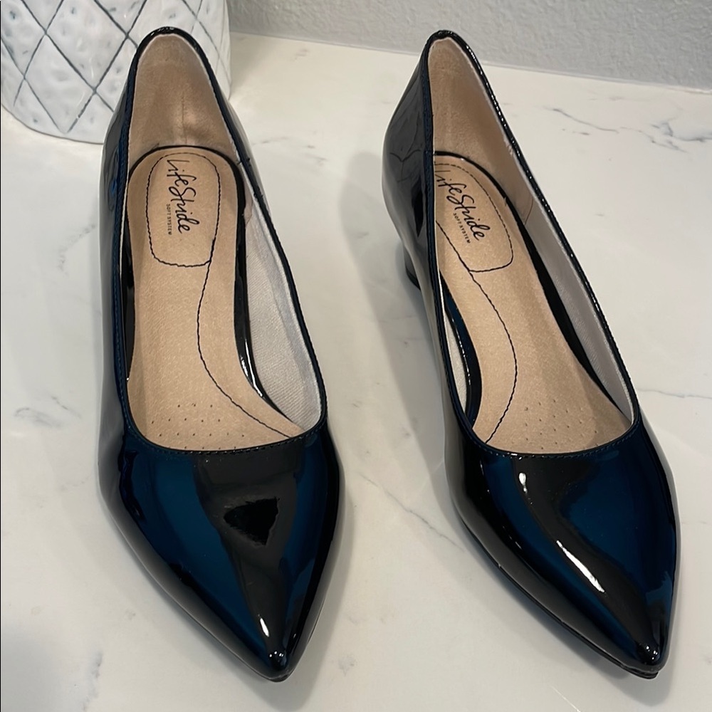 Life Stride Black Flats & Loafers